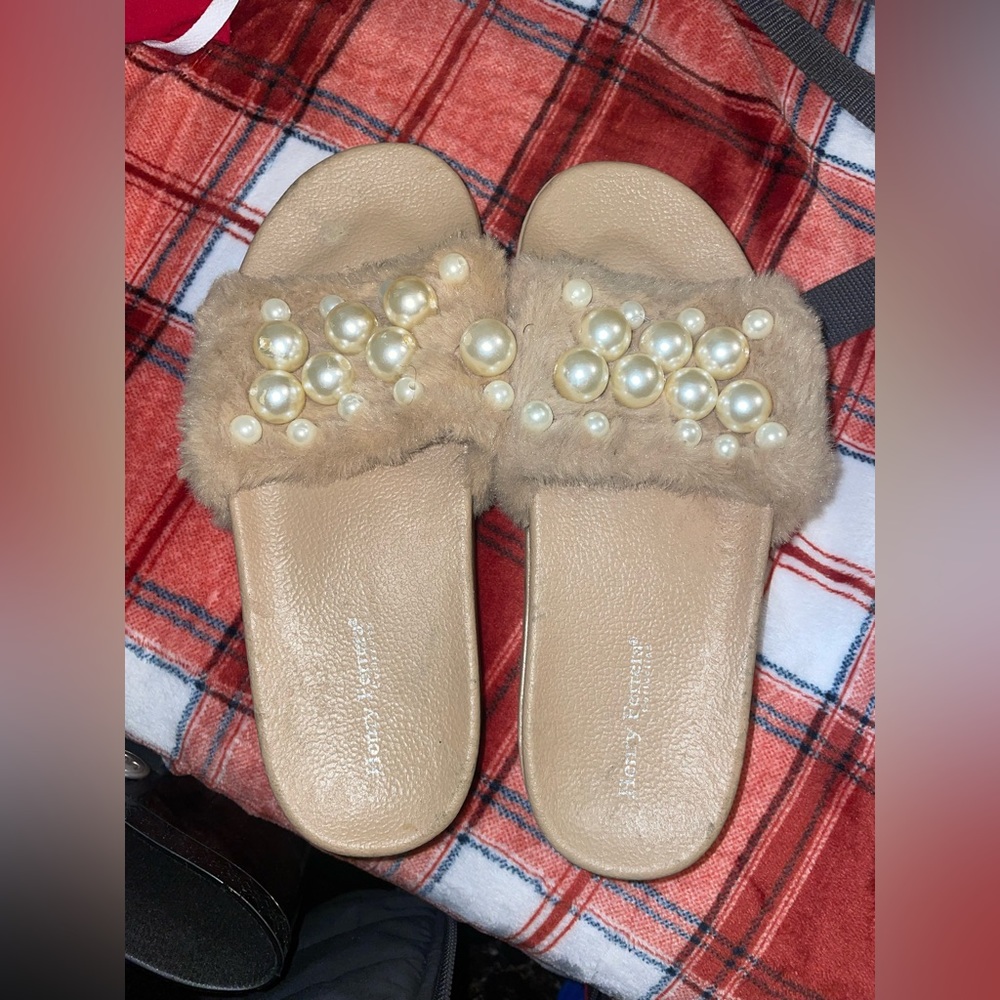 Furry Pearl Platform Slides